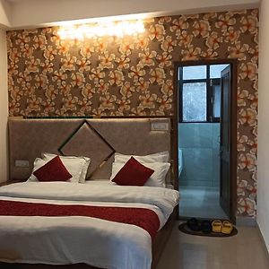 Aston Hills - Luxury Comfort !! Travellers Delight !! Budget Friendly !! Prime Location !! Guest Favourite